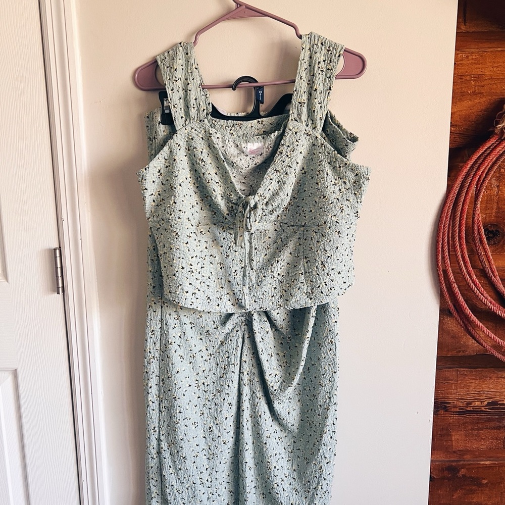 Women’s Light Sage Floral 2 Piece Set with Tie Front